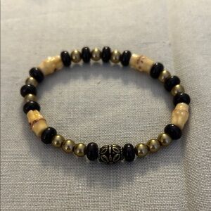 Elegant Beaded Stretch Bracelet in Black and Gold
